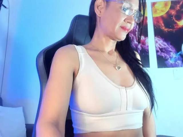 Offline lazzy-blake on BongaCams