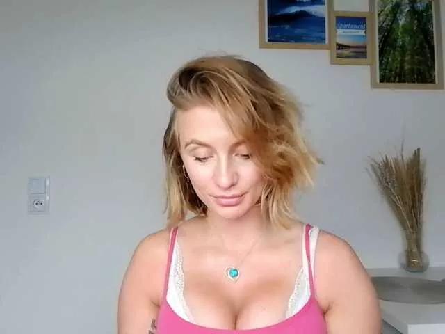 Offline Lenadate on BongaCams