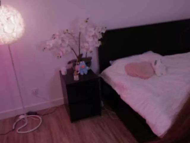 Offline LilyColins on BongaCams