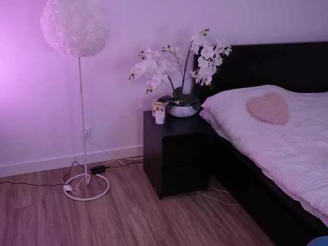 Offline LilyColins on BongaCams