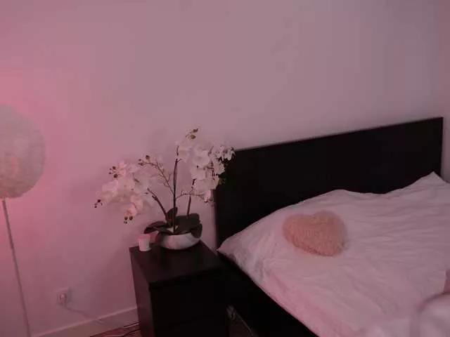 Offline LilyColins on BongaCams