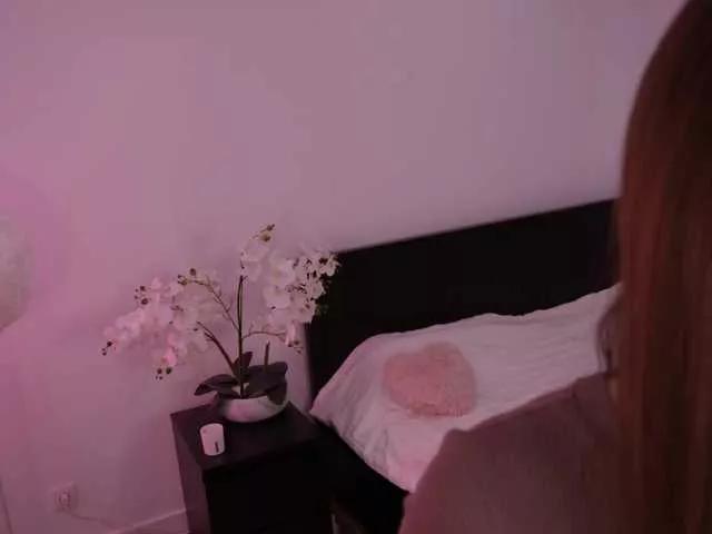 Offline LilyColins on BongaCams