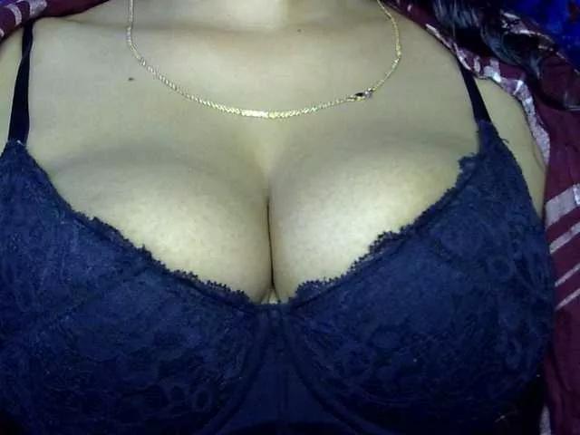 Offline lima11 on BongaCams