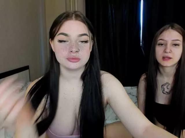Offline LisaAndDenis on BongaCams