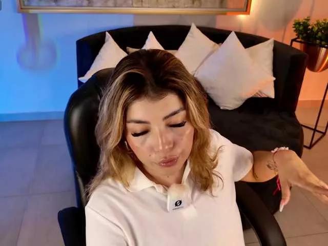 Offline LisaMonroe on BongaCams