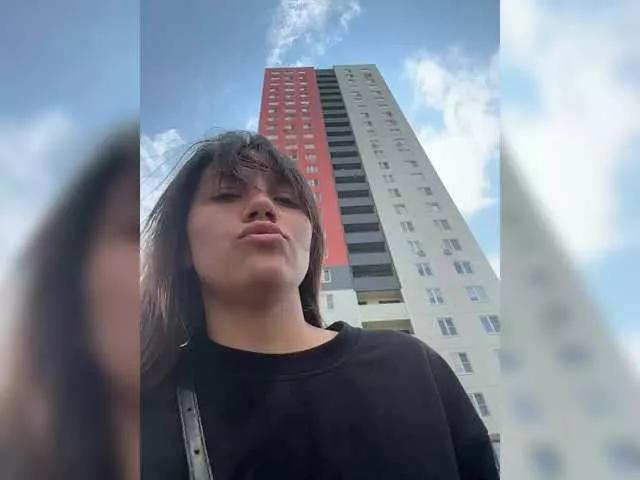 Offline lissazmark2 on BongaCams