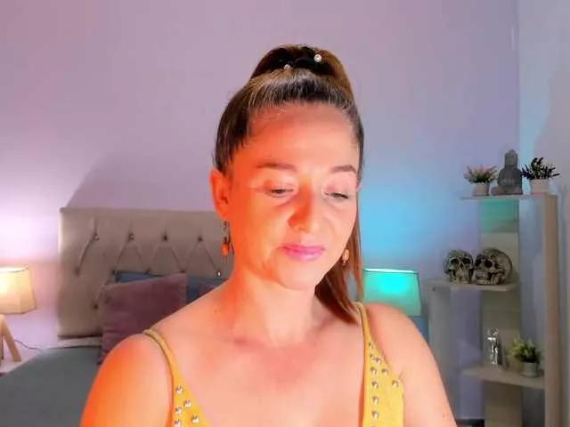 Offline lucy-hott on BongaCams
