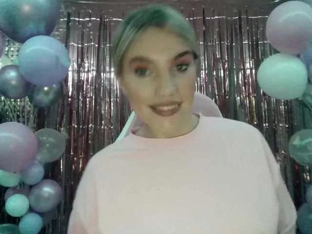Offline LYLAtop on BongaCams