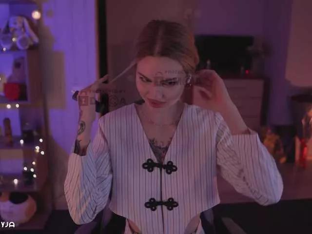 Offline ManiFreyja on BongaCams