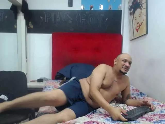Offline MarcKaNjossi on BongaCams