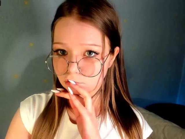 Offline MelMooon on BongaCams