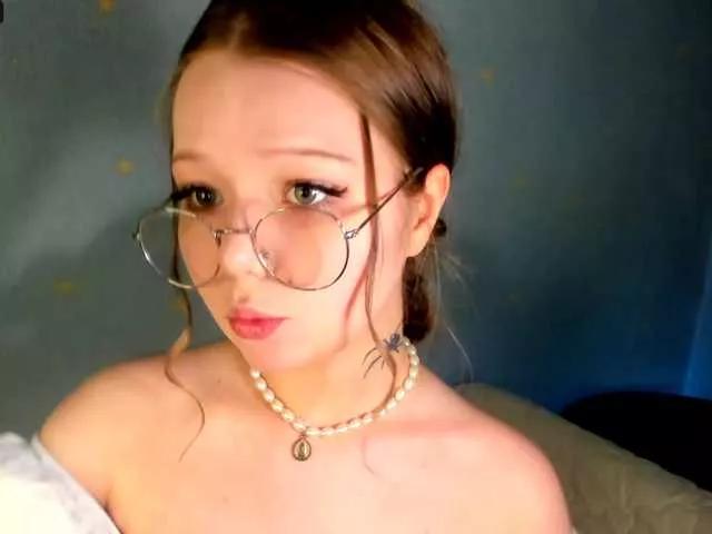 Offline MelMooon on BongaCams