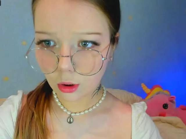 Offline MelMooon on BongaCams