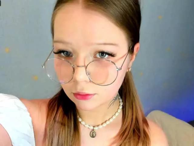Offline MelMooon on BongaCams