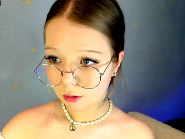 Offline MelMooon on BongaCams