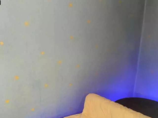 Offline MelMooon on BongaCams