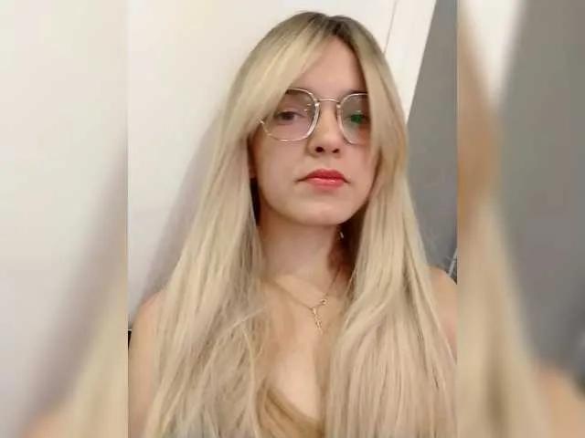 BongaCams Meri1006 is Freechat Meri1006 — One touch from you and a herd of frisky goosebumps runs through the capillary tubes to break the inhibitions in your head...
