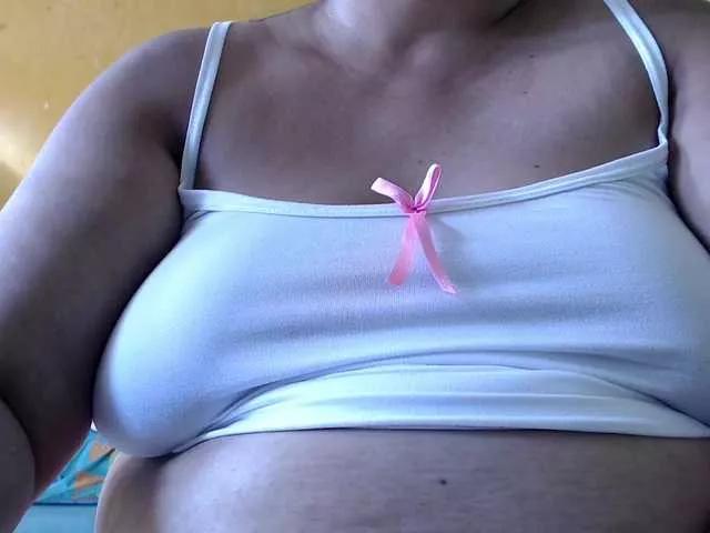 Offline mia-naughty on BongaCams