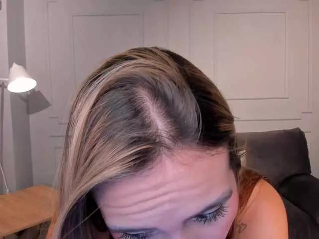 Offline MollySunders on BongaCams