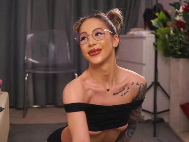 Offline NyrobiNova on BongaCams