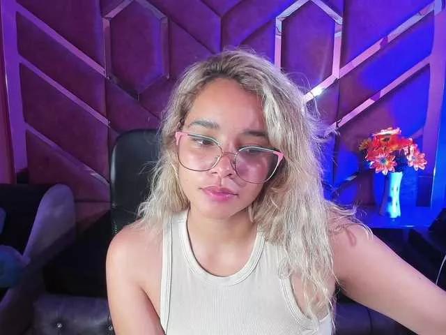 Offline OliviaFox on BongaCams