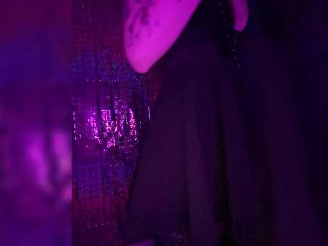 Offline peach-juice on BongaCams