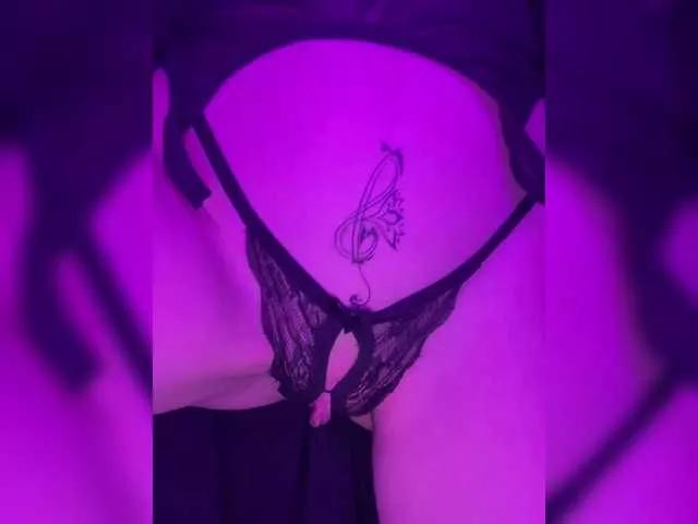 Offline peach-juice on BongaCams