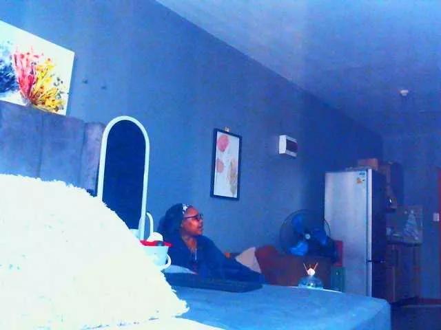 Offline PearBlu38 on BongaCams