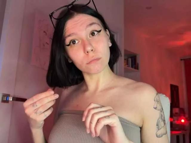 Offline PinkDolly18 on BongaCams