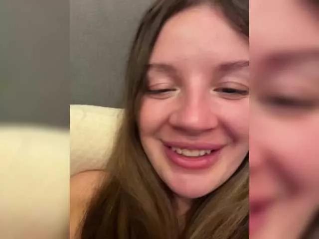 Offline RosalineLov on BongaCams