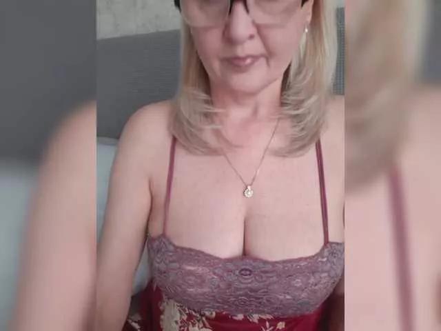 Offline SexiestJess45 on BongaCams