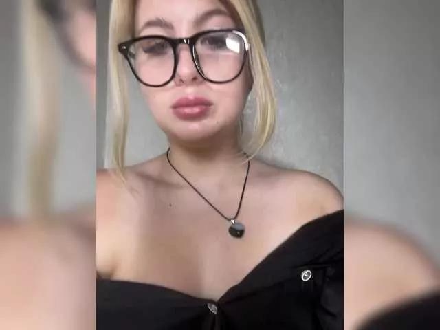 Offline Silviyaa on BongaCams