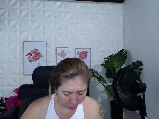Offline Valentina-mature on BongaCams