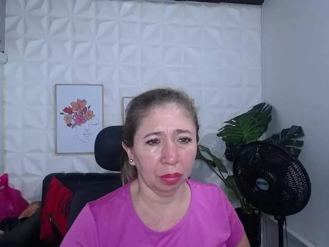 Offline Valentina-mature on BongaCams