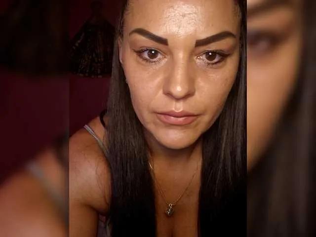 Discover a sweet night with the enchanting ValentinaVale ready for saucy fun ValentinaVale from BongaCams