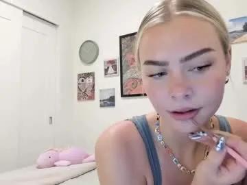 Explore the naked performer Ariah_is_blonde as she's massaging her physique ariah_is_blonde from Chaturbate