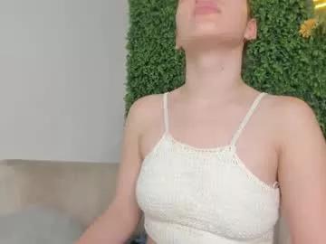 Discover the passionate 26 years old chloe_dee_ from Chaturbate as she gets playful chloe_dee_ from Chaturbate