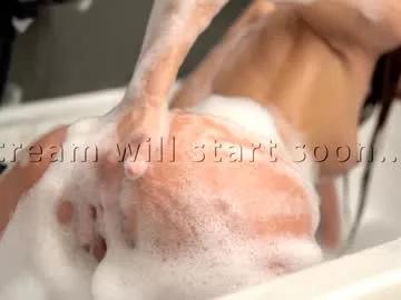 Freechat dovia on Chaturbate