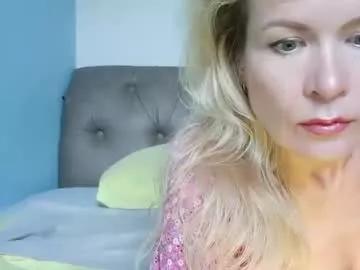 Away julia_giulia on Chaturbate