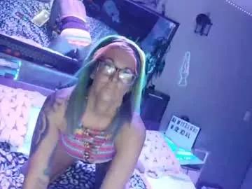 Freechat kikilovespartylights on Chaturbate