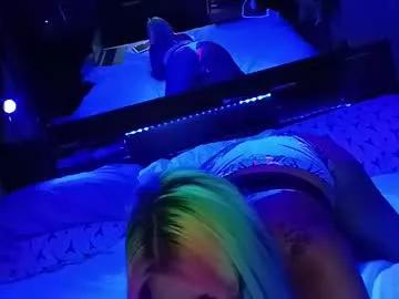 Freechat kikilovespartylights on Chaturbate
