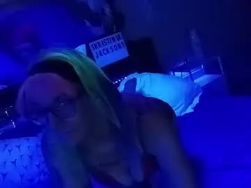 Freechat kikilovespartylights on Chaturbate