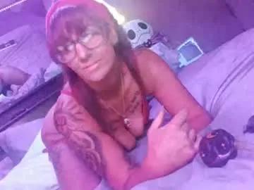 Freechat kikilovespartylights on Chaturbate