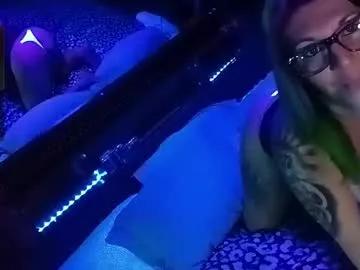 Freechat kikilovespartylights on Chaturbate