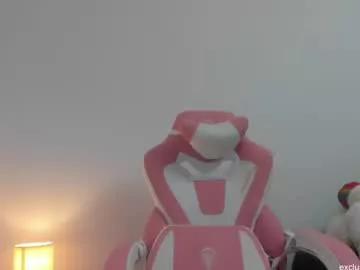 Freechat komydoll on Chaturbate
