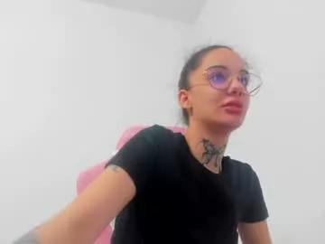 Freechat komydoll on Chaturbate