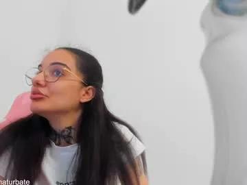 Freechat komydoll on Chaturbate