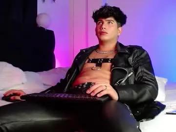 cam to cam with Chaturbate's Lylebennett_ in his live showcase for captivating sensations lylebennett_ from Chaturbate