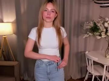 terrysimp — Im Maya, it's my second day here <3 GOAL: put on glasses and hold strong eye contact close to cam  #new #shy #18 #teen #young [96 tokens remaining]