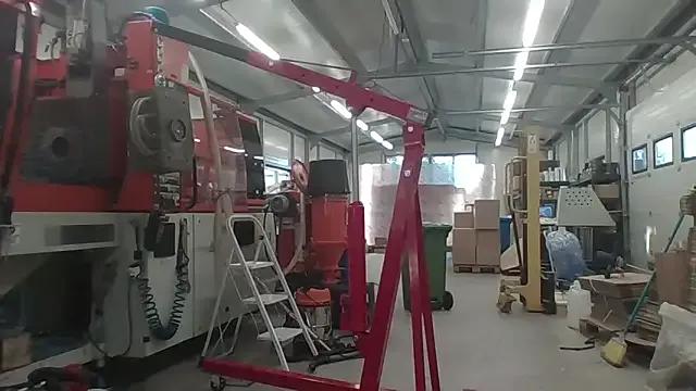 Boomerhun — naked at work